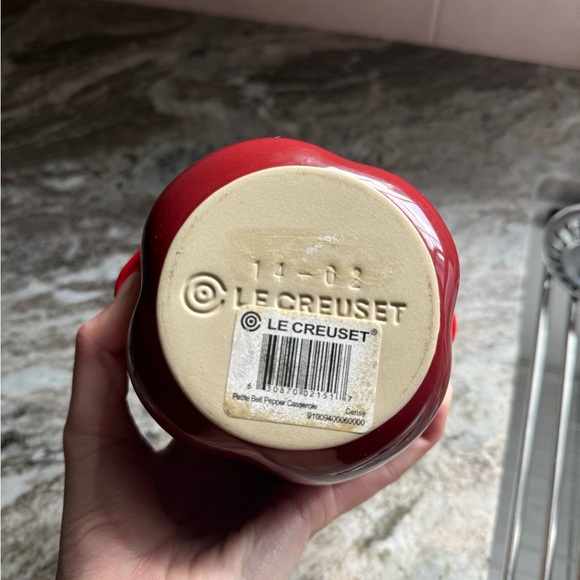 Rare Le Creuset Red Pepper Casserole Petite - Picture 4 of 4